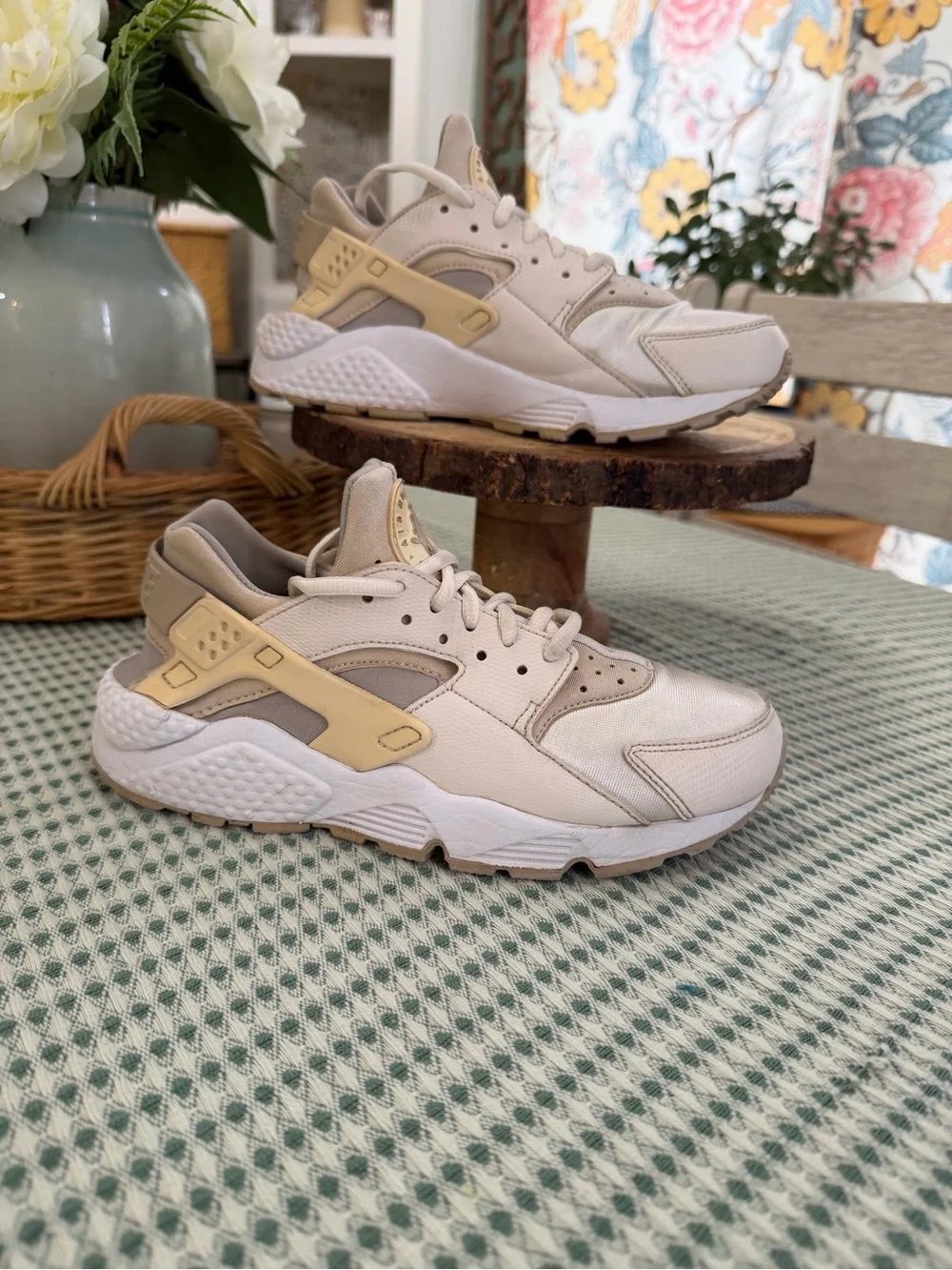 Nike Women's Air Huarache Sneakers Size 7 Beige Gold
